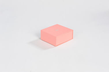 cappuccio e fondo rigidi di rosa della scatola 035