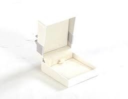 La progettazione semplice che imballa la scatola rigida imprime riciclabile di superficie